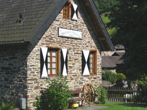 Waldhotel Im Wiesengrund Hürtgenwald Buitenkant foto