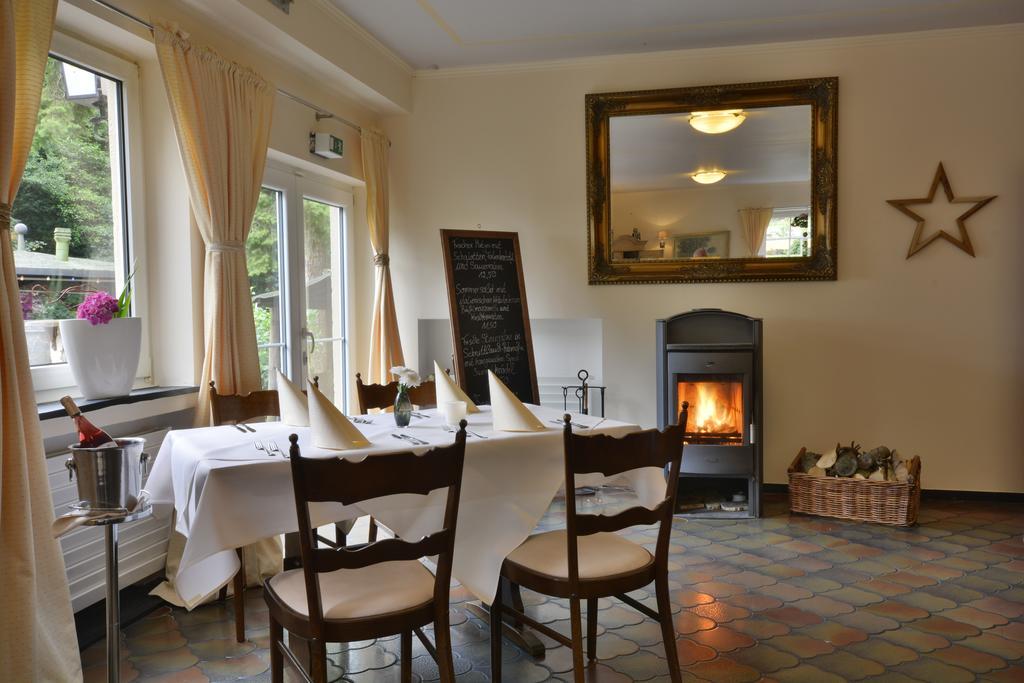 Waldhotel Im Wiesengrund Hürtgenwald Buitenkant foto