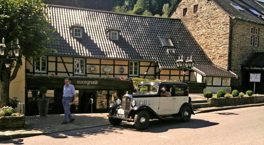 Waldhotel Im Wiesengrund Hürtgenwald Buitenkant foto