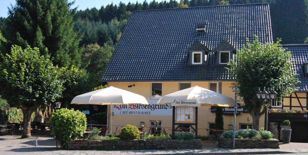 Waldhotel Im Wiesengrund Hürtgenwald Buitenkant foto